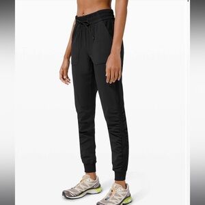 Lululemon beyond the studio jogger black dance size 4 like new EUC